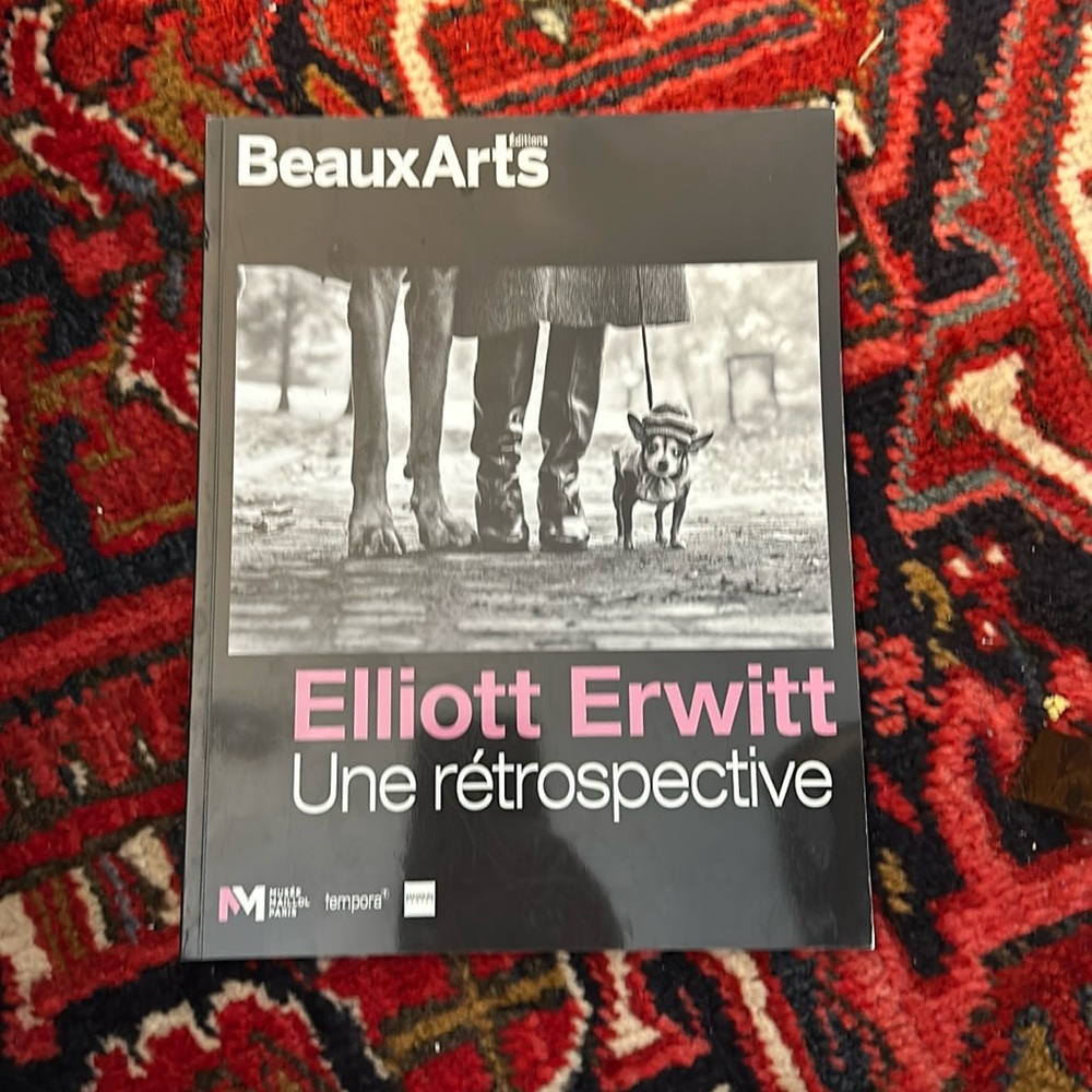 New catalogue from Elliott Erwitt exhibit Paris 2023